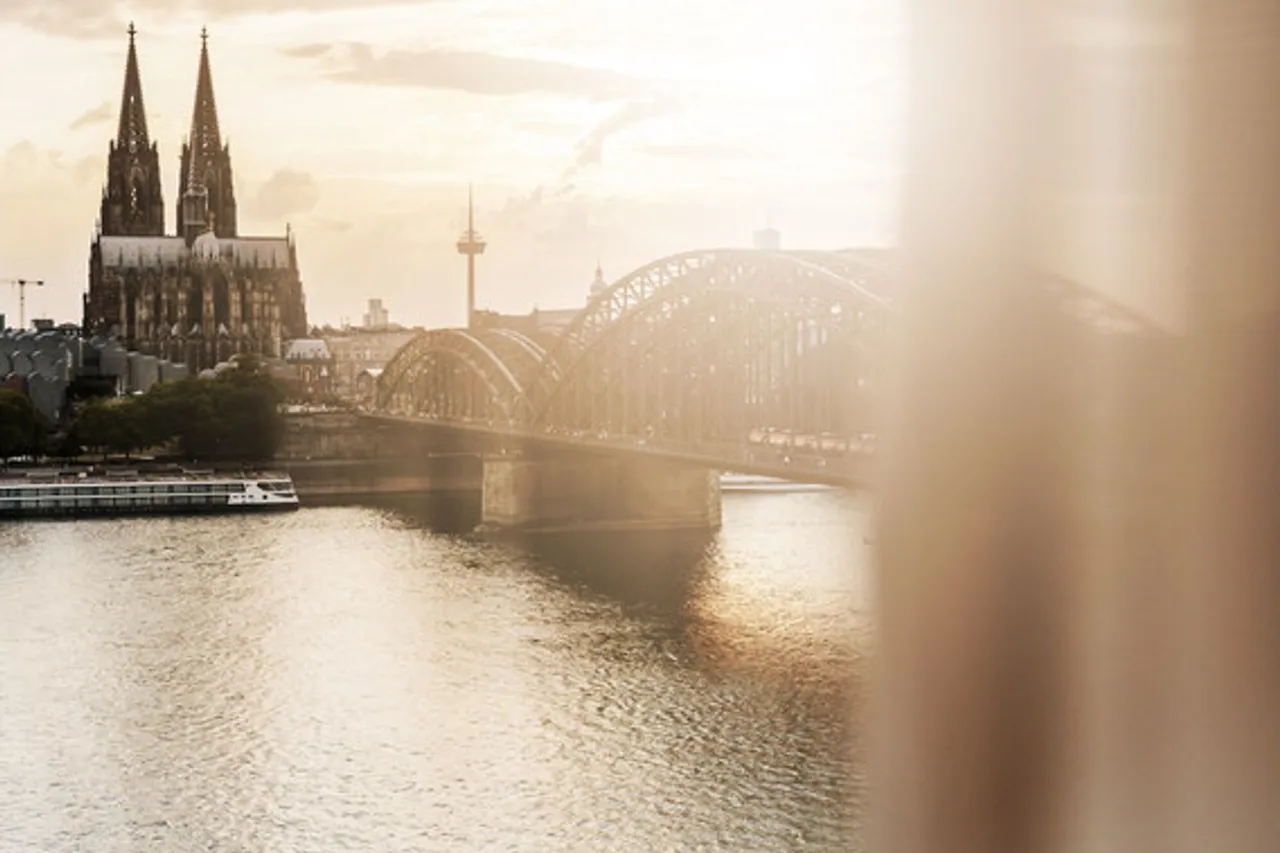 Hyatt Regency Cologne — ภาพห้องพักและบรรยากาศ