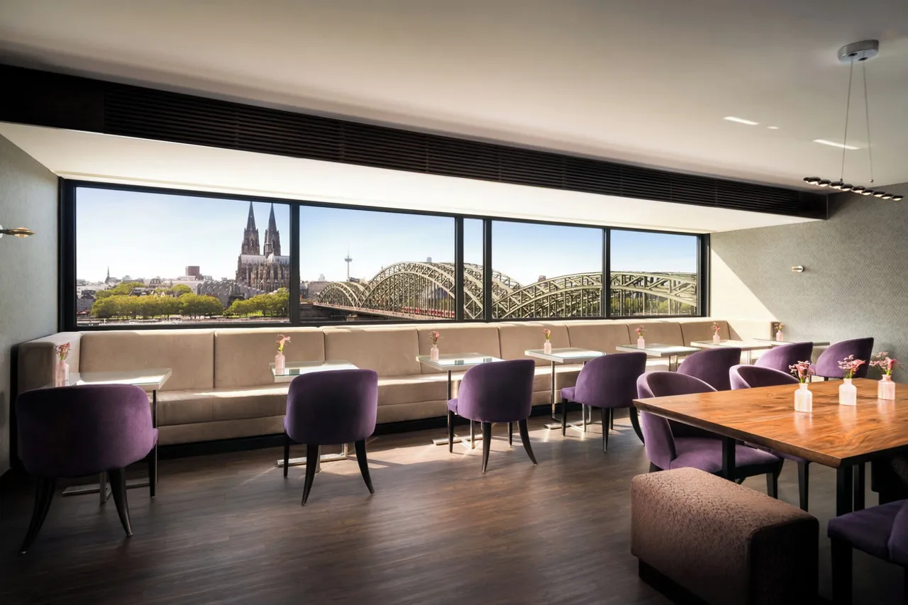 Hyatt Regency Cologne — ภาพห้องพักและบรรยากาศ
