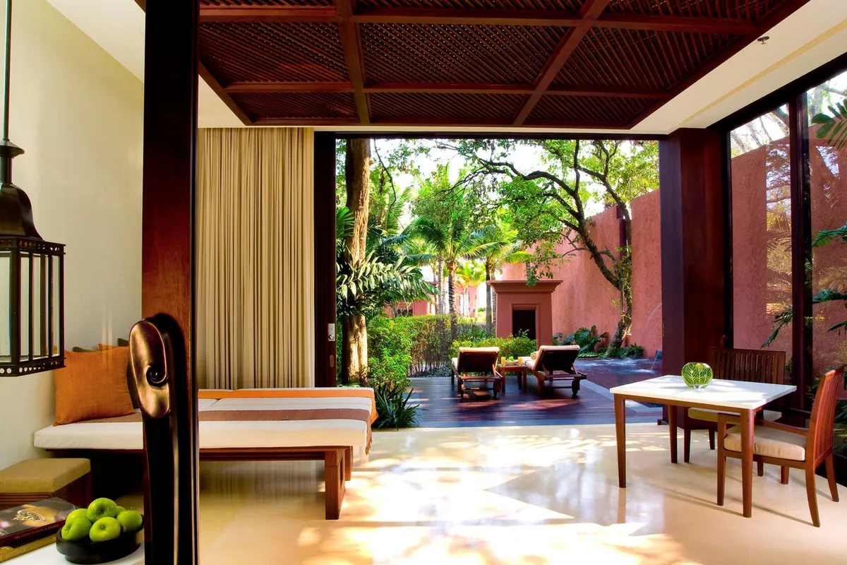 Hyatt Regency Hua Hin — rooms and atmosphere