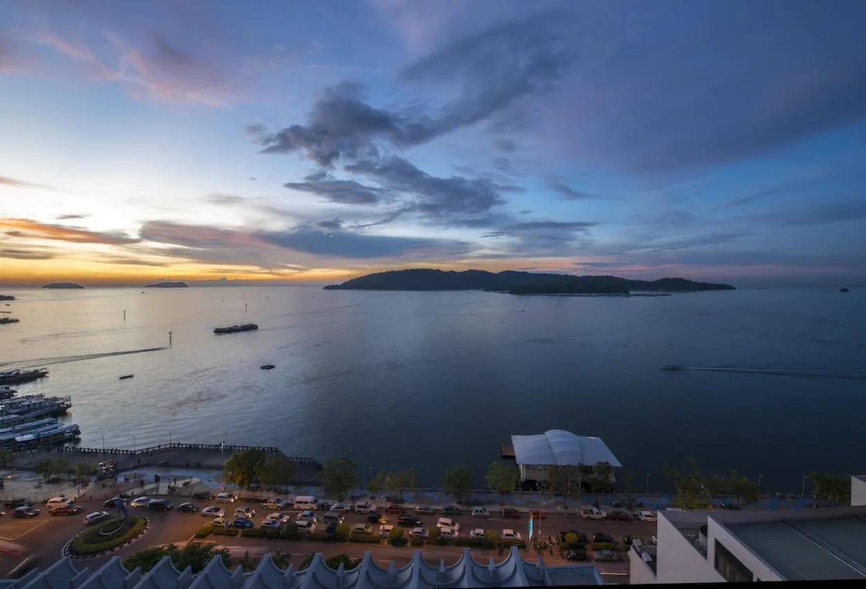 Hyatt Regency Kinabalu — rooms and atmosphere