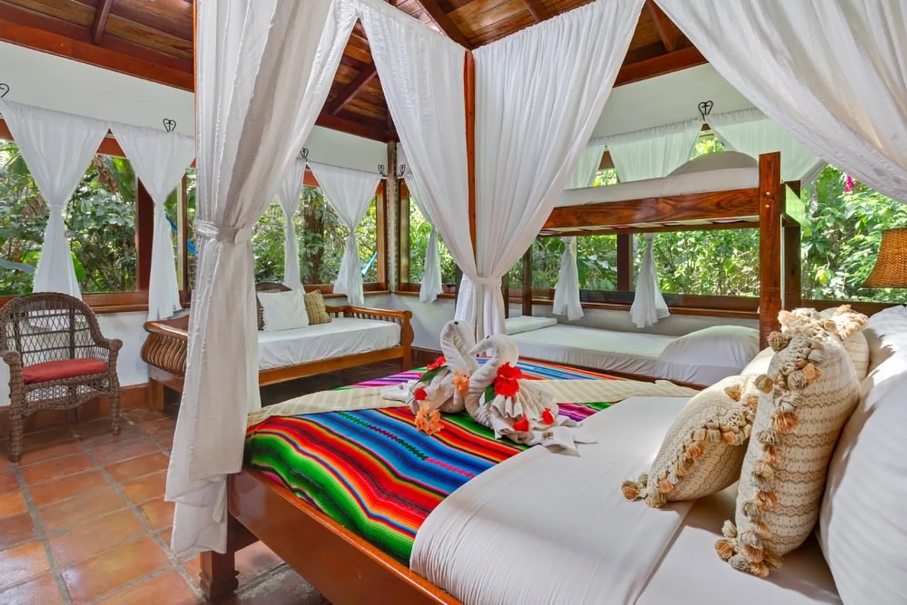 Ian Anderson's Caves Branch Jungle Lodge — rooms and atmosphere
