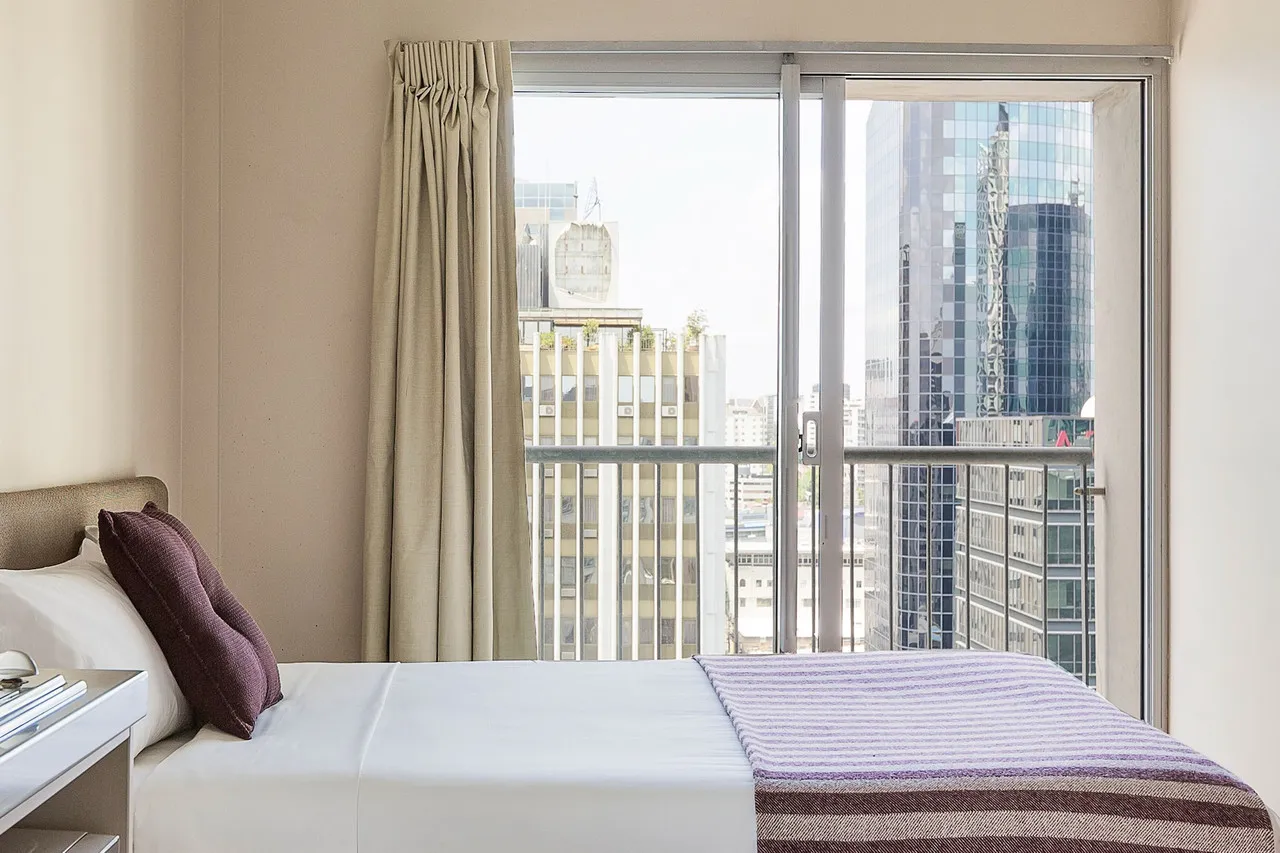 ibis budget Auckland Central — rooms and atmosphere