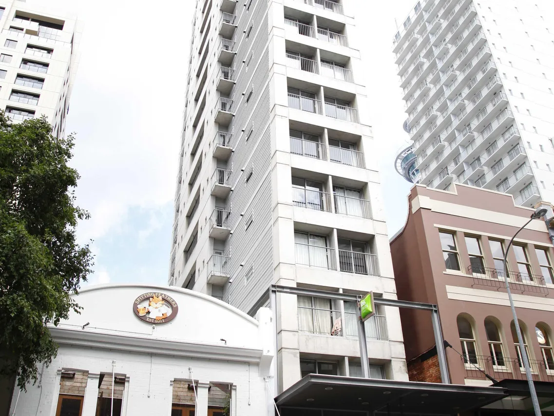 ibis budget Auckland Central — rooms and atmosphere