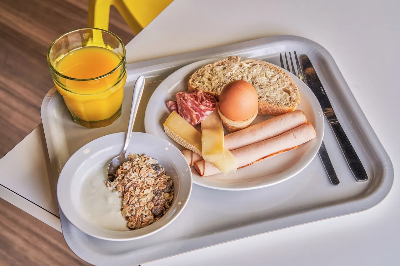 ibis budget Bordeaux Centre Gare Saint Jean — rooms and atmosphere