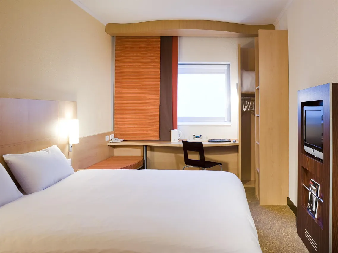 ibis Cardiff Centre — rooms and atmosphere