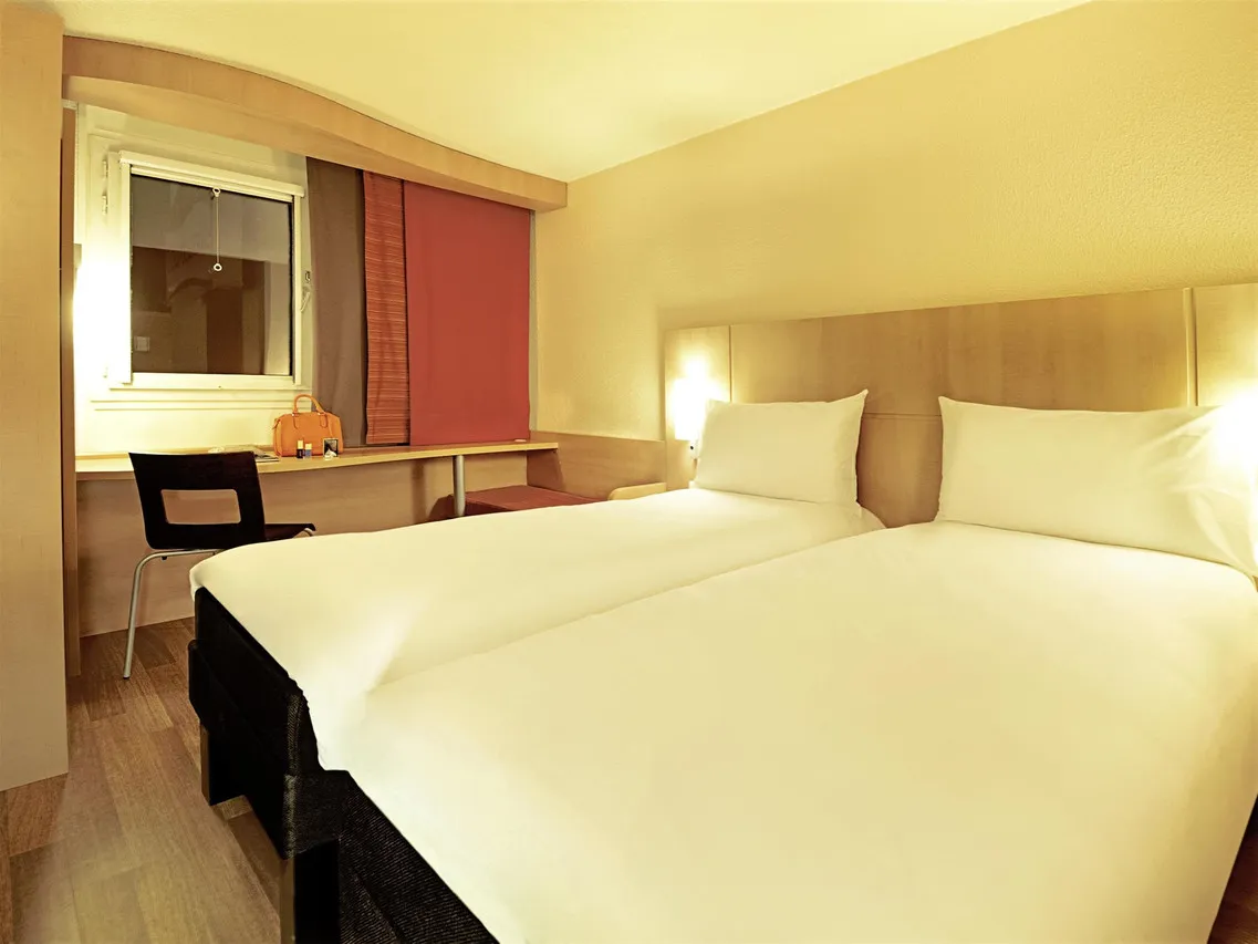 ibis Cardiff Centre — rooms and atmosphere