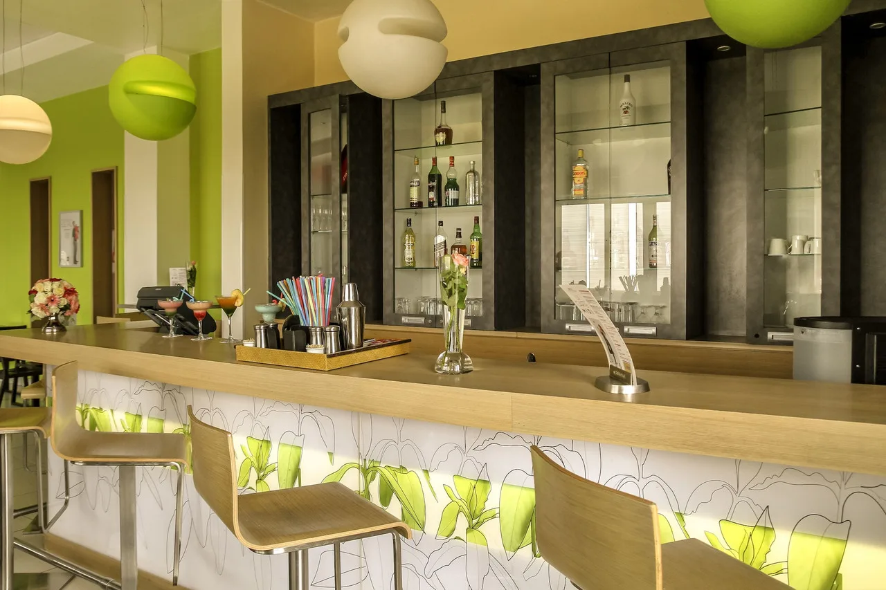 Ibis Constantine — ภาพห้องพักและบรรยากาศ