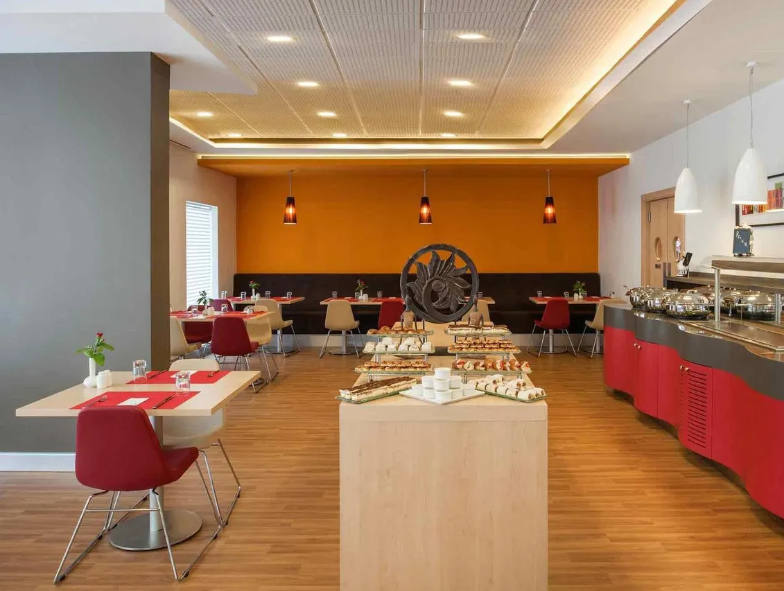 Ibis Izmir Alsancak — rooms and atmosphere