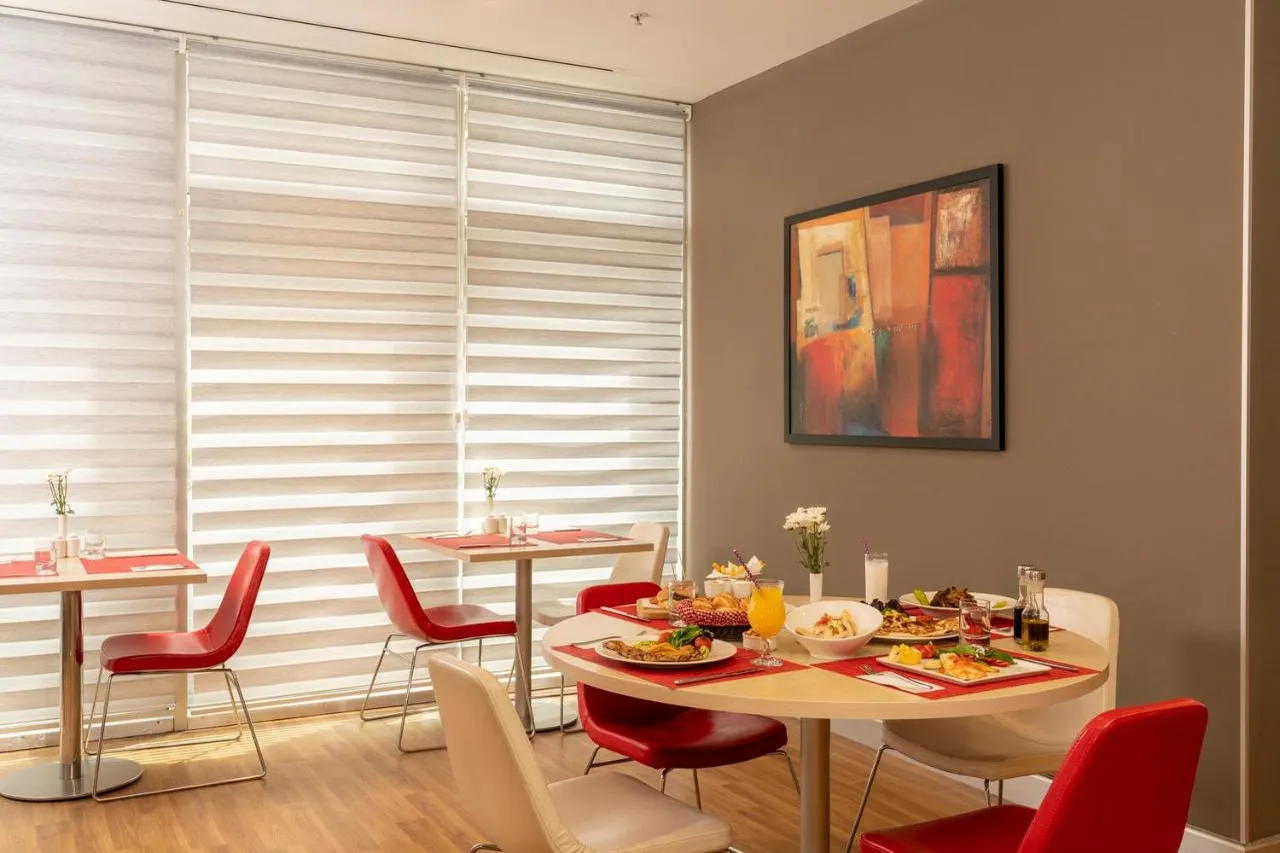 Ibis Izmir Alsancak — rooms and atmosphere
