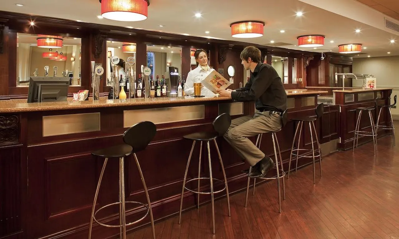 ibis Leeds Centre Marlborough Street — rooms and atmosphere
