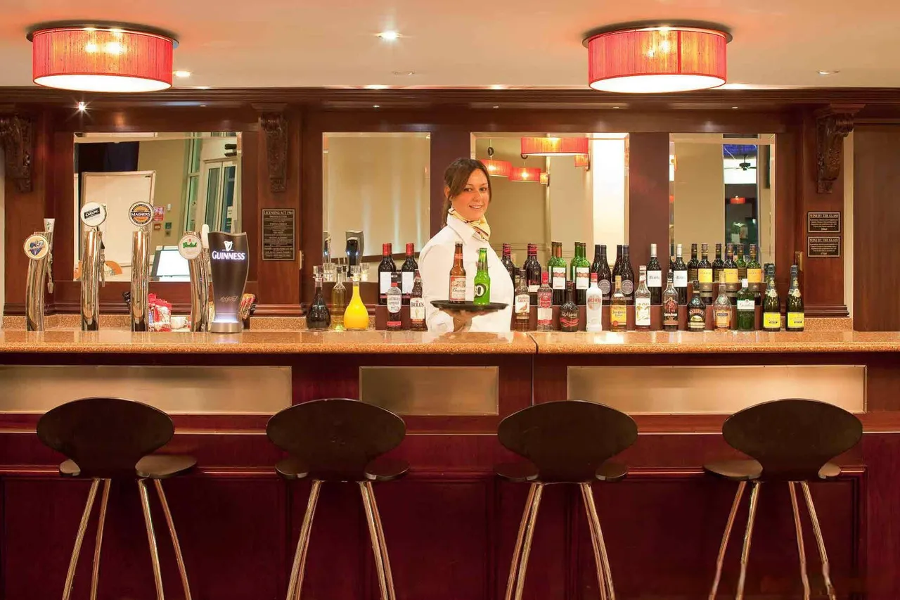 ibis Leeds Centre Marlborough Street — rooms and atmosphere