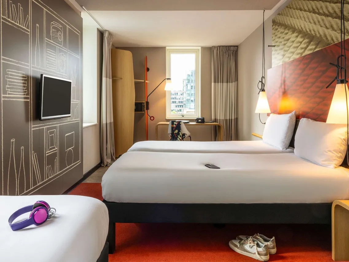 ibis Rotterdam City Centre — rooms and atmosphere