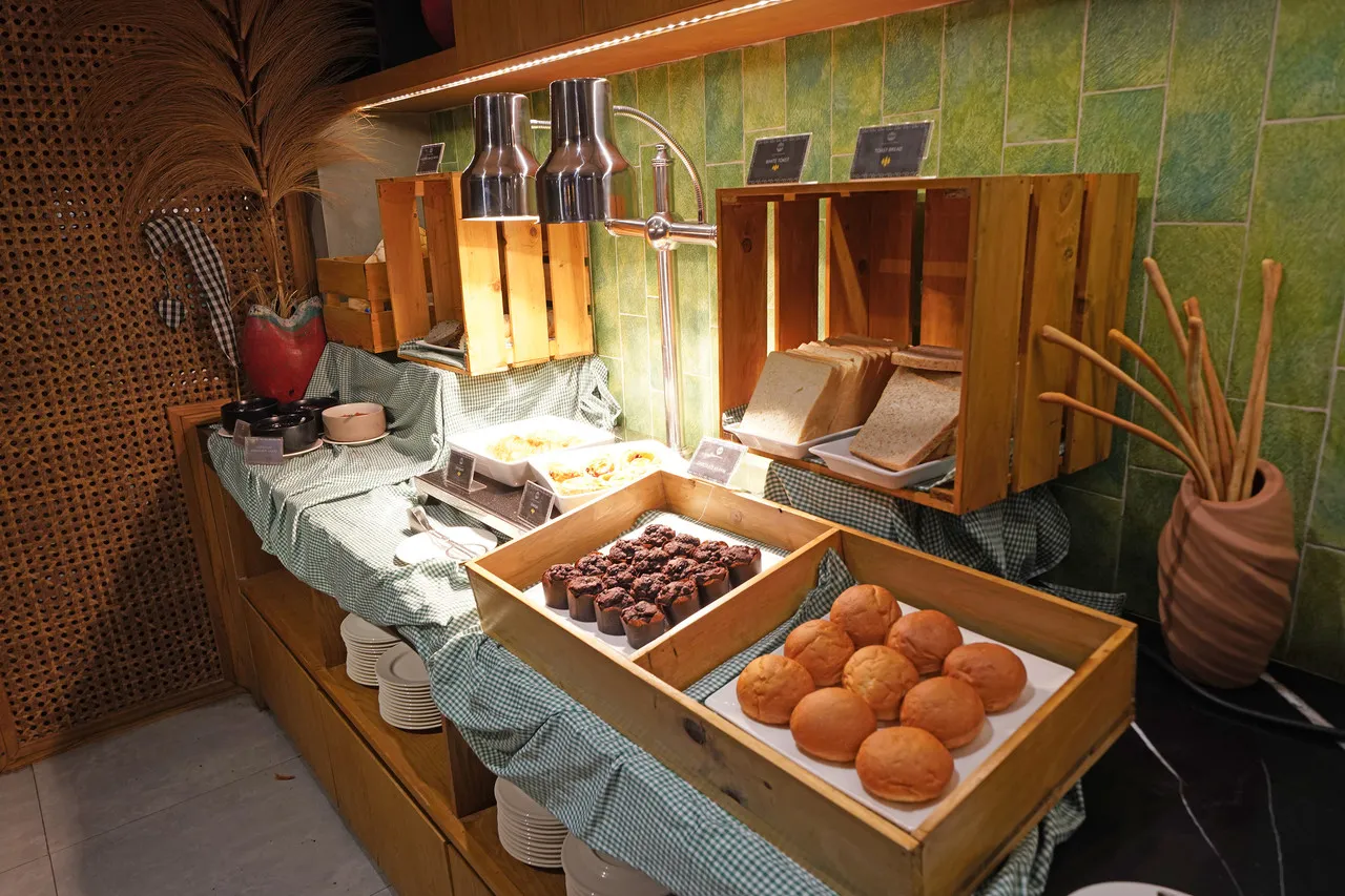 ibis Styles Bali Kuta — rooms and atmosphere