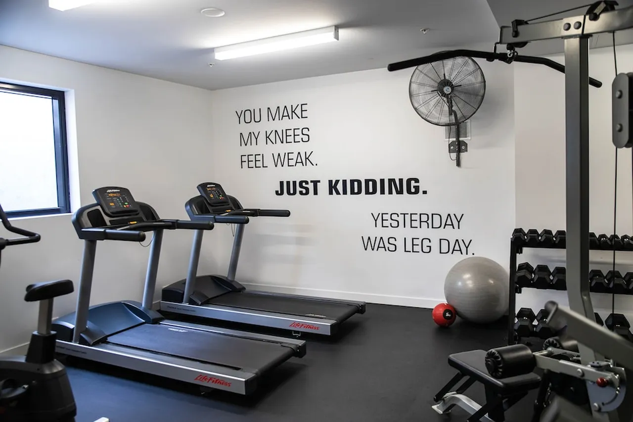 Ibis Styles Brisbane Elizabeth Street — rooms and atmosphere