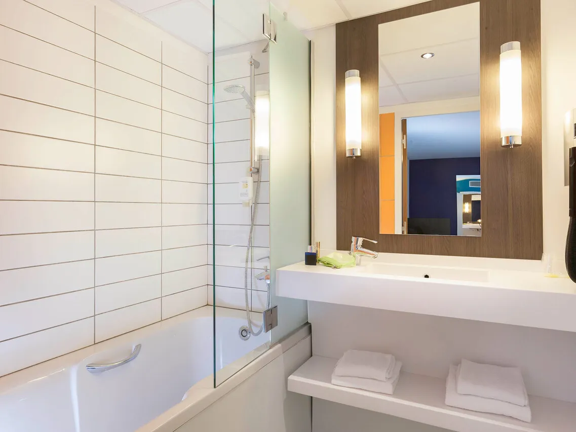 ibis Styles Lyon Centre – Gare Part Dieu — rooms and atmosphere