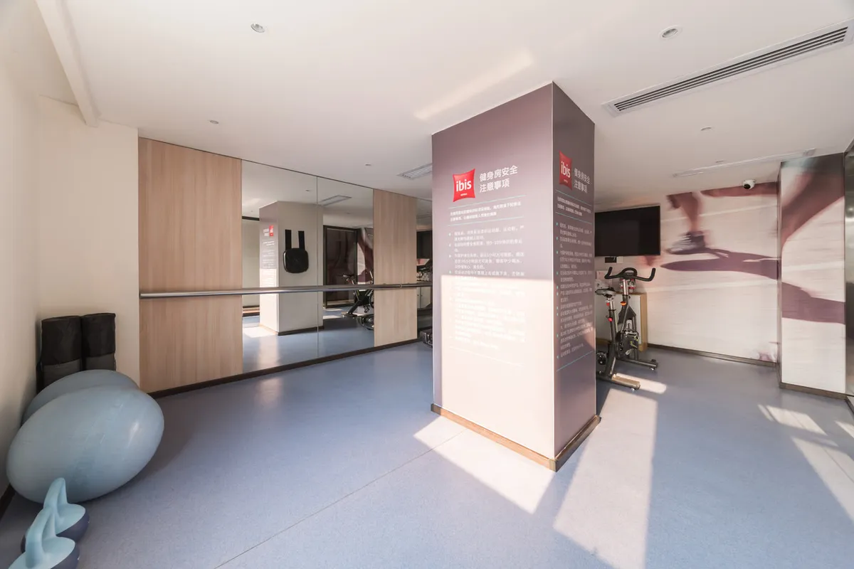 Ibis Hotel Guangzhou Yuexiu Park Metro Station — rooms and atmosphere