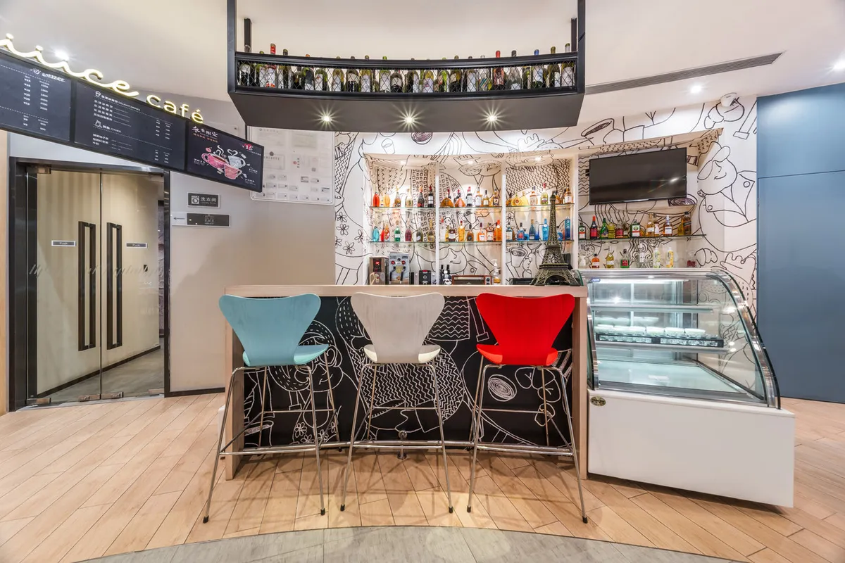 Ibis Hotel Guangzhou Yuexiu Park Metro Station — rooms and atmosphere