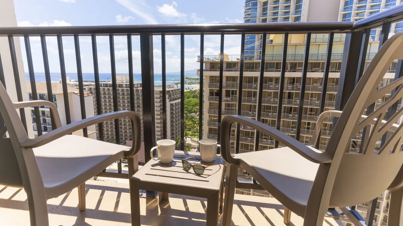 Imperial Hawaii Resort at Waikiki — rooms and atmosphere
