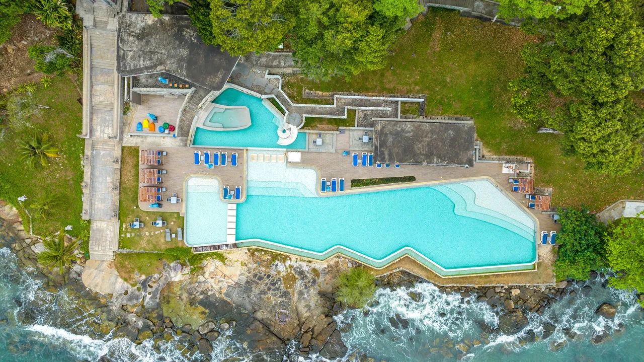 Independence Hotel Resort & Spa — rooms and atmosphere