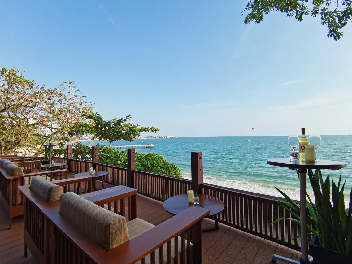 Independence Hotel Resort & Spa — rooms and atmosphere