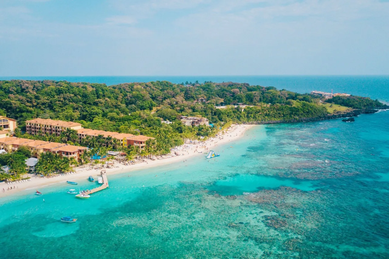 Infinity Bay Spa & Beach Resort — ภาพห้องพักและบรรยากาศ