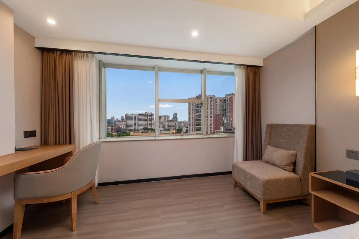 Insail Hotels Railway Station Guangzhou — rooms and atmosphere