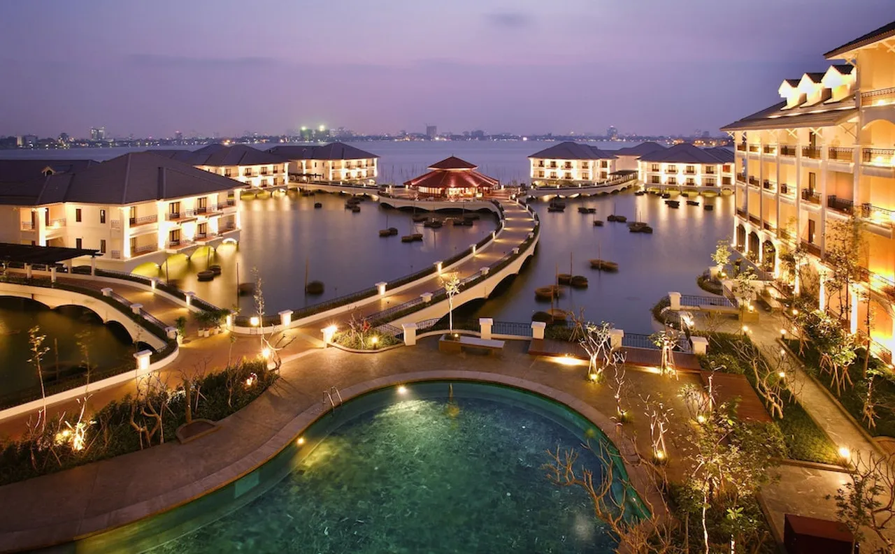 InterContinental Hanoi Westlake — rooms and atmosphere