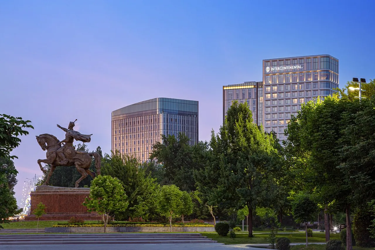 10 โรงแรมทาชเคนต์น่าพักที่สุด — Yunusobod · Mirobod · Tashkent City (รีวิวลึก 2026 + 🕌 Khast-Imam Quran เก่าแก่ที่สุดในโลก 7c + Silk Road + Soviet Metro art-deco)