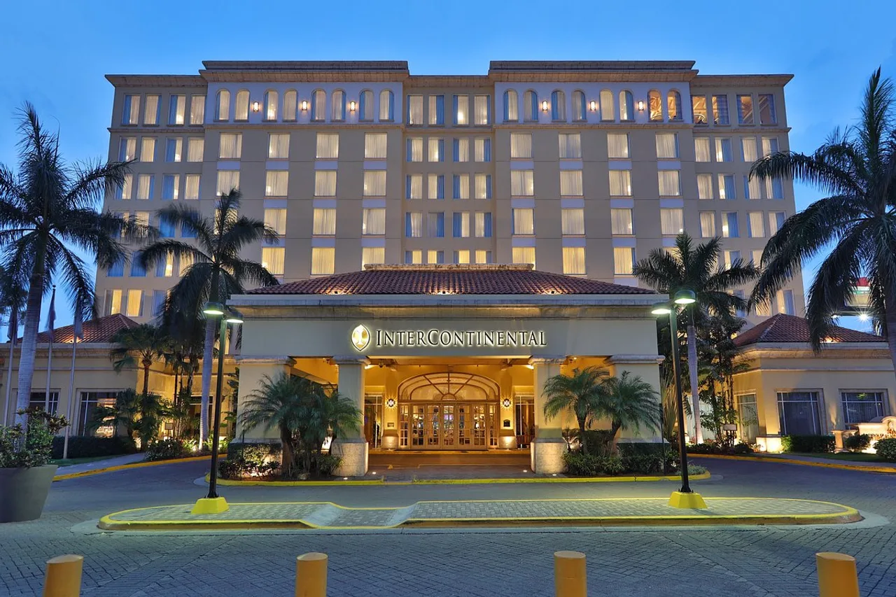 10 โรงแรมเตกูซิกัลปาน่าพักที่สุด — Colonia Palmira · Boulevard Morazán · Multiplaza (รีวิวลึก 2026 + ⚠️ Level 3 + ⭐ Copán Maya UNESCO + Roatán Caribbean snorkel + ✝️ Virgen de Suyapa)