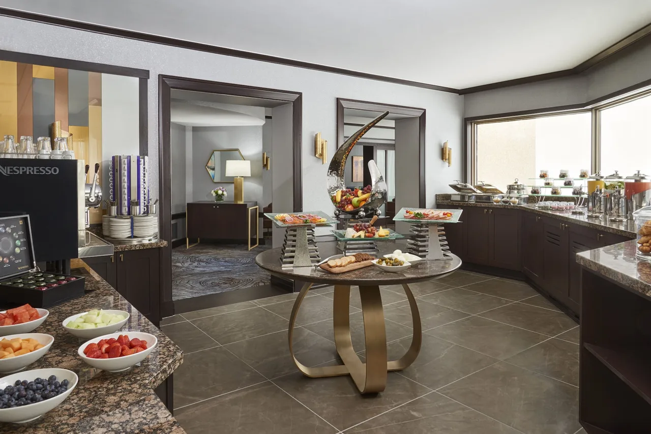 InterContinental Toronto Centre — rooms and atmosphere