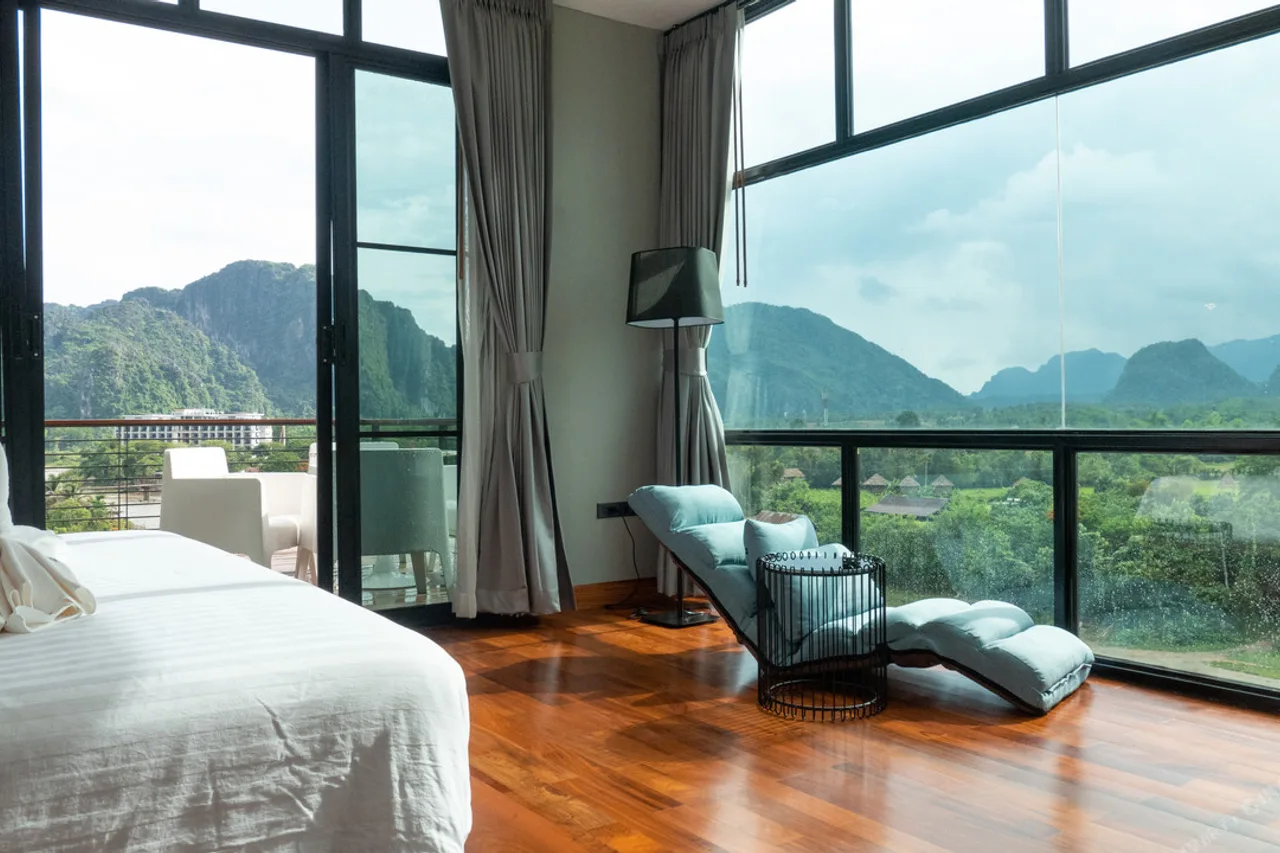 Inthira Vang Vieng — rooms and atmosphere