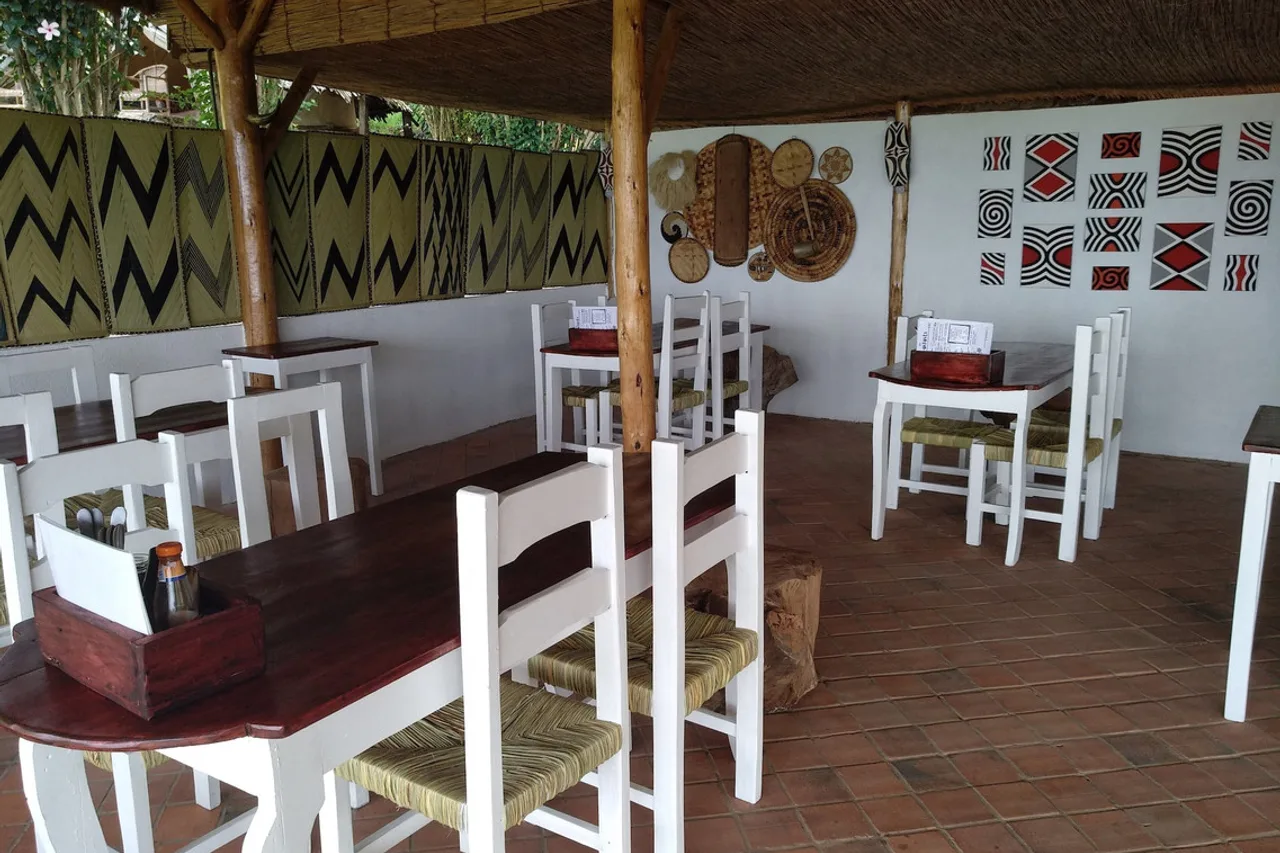 Inzu Lodge — ภาพห้องพักและบรรยากาศ