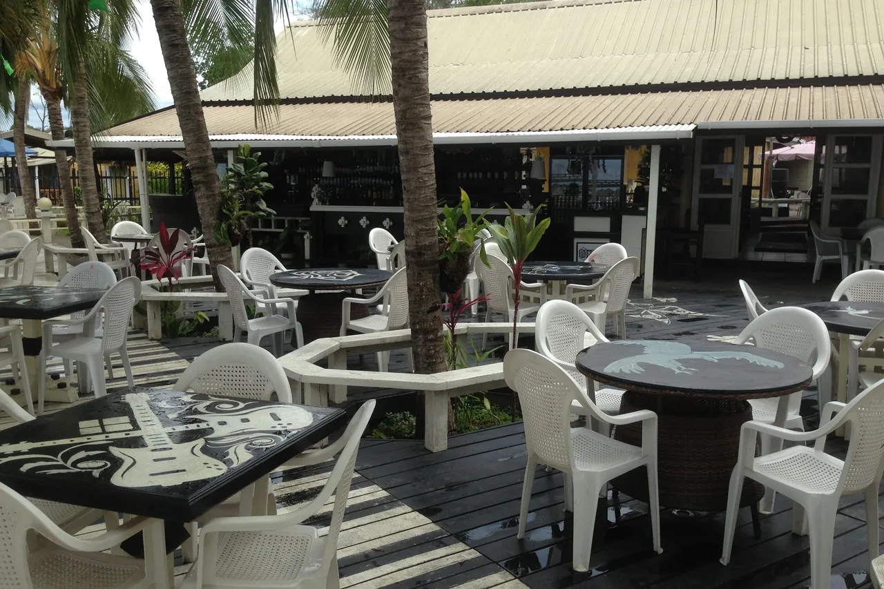 Iron Bottom Sound Hotel — ภาพห้องพักและบรรยากาศ