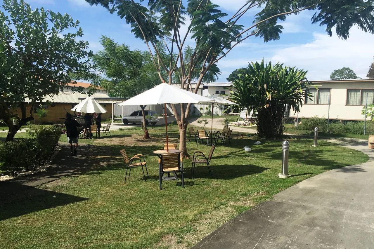 Iron Bottom Sound Hotel — ภาพห้องพักและบรรยากาศ