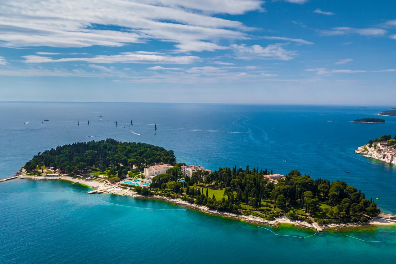 Maistra Select Island Hotel Katarina — โรงแรมในโรวินจ์