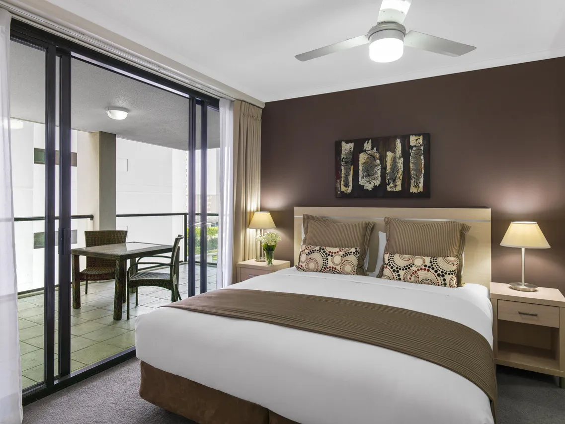 iStay River City — rooms and atmosphere