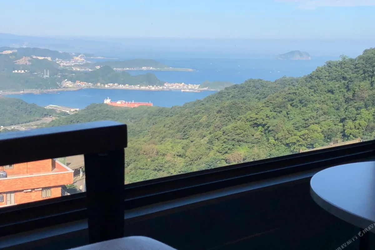 Jiufen Sunshine B&B — rooms and atmosphere