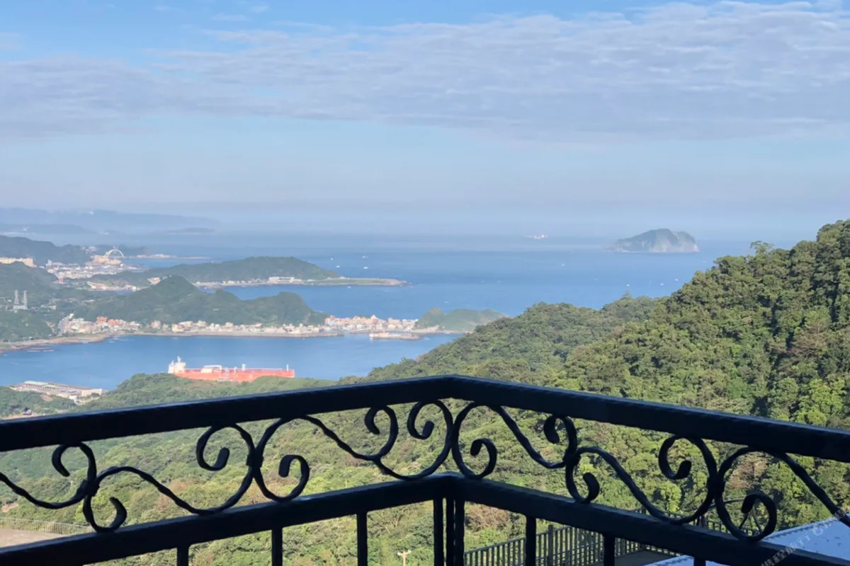 Jiufen Sunshine B&B — rooms and atmosphere
