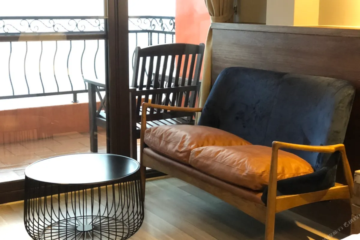 Jiufen Sunshine B&B — rooms and atmosphere