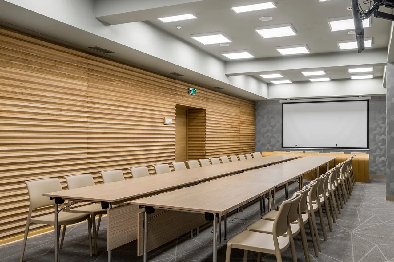Jolly Alon Hotel & Business Center — ภาพห้องพักและบรรยากาศ