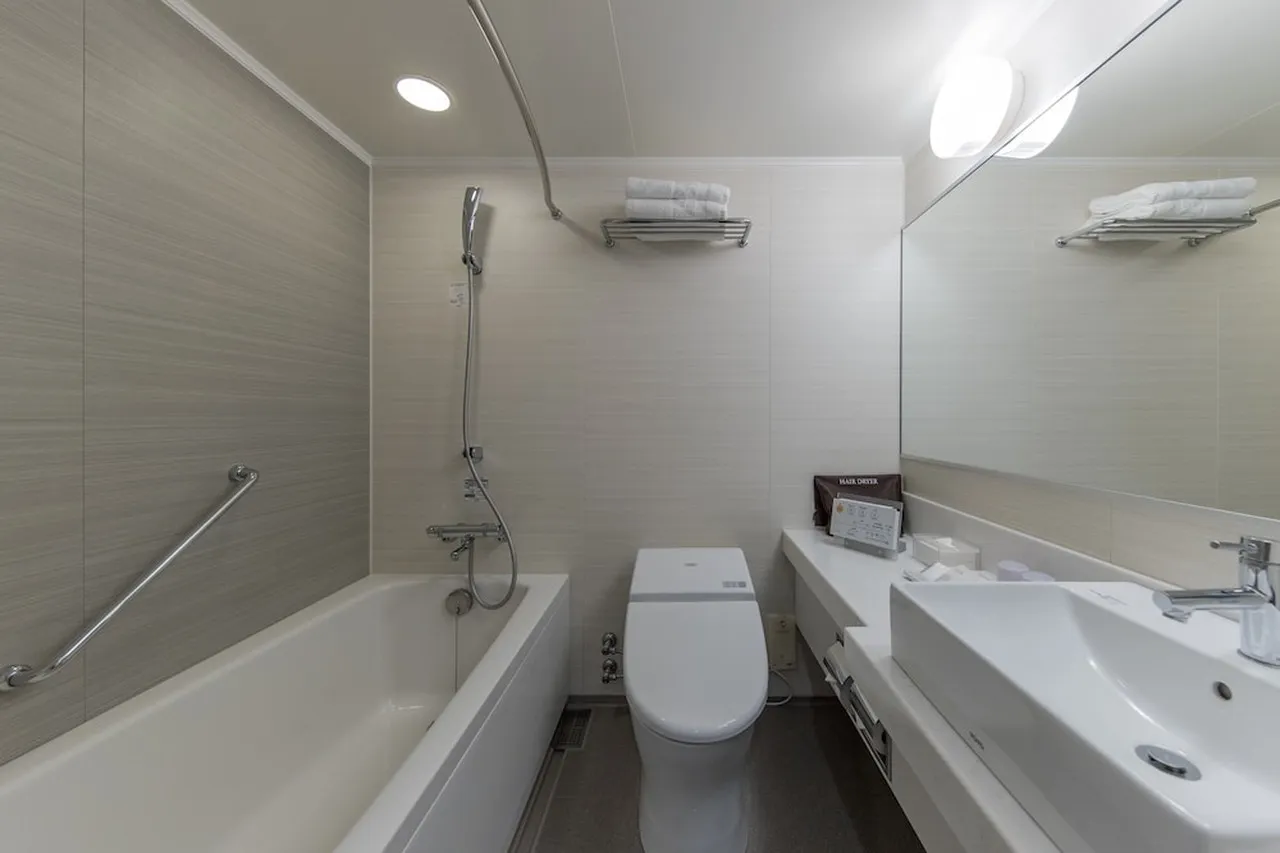 JR Kyushu Hotel Blossom Hakata — rooms and atmosphere