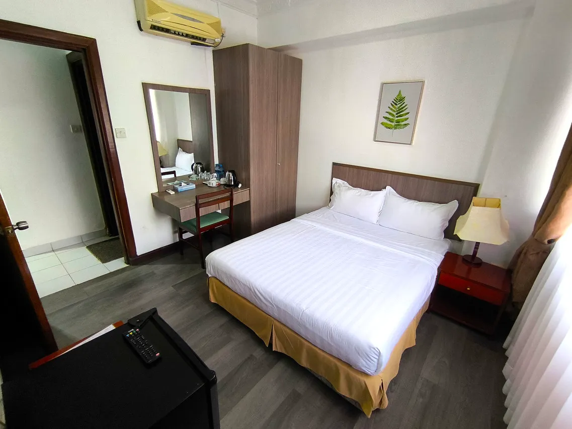 Jubilee Hotel — rooms and atmosphere