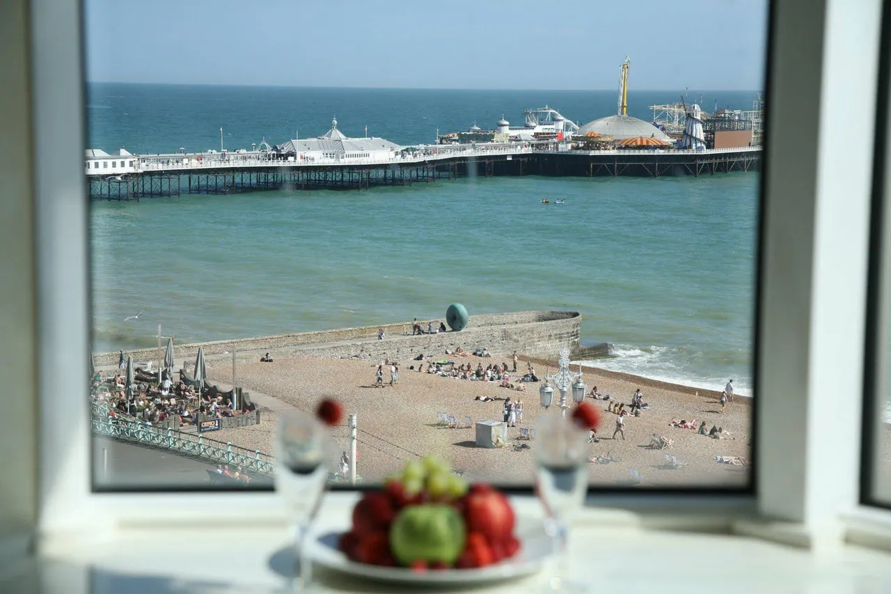 Jurys Inn Brighton Waterfront — rooms and atmosphere