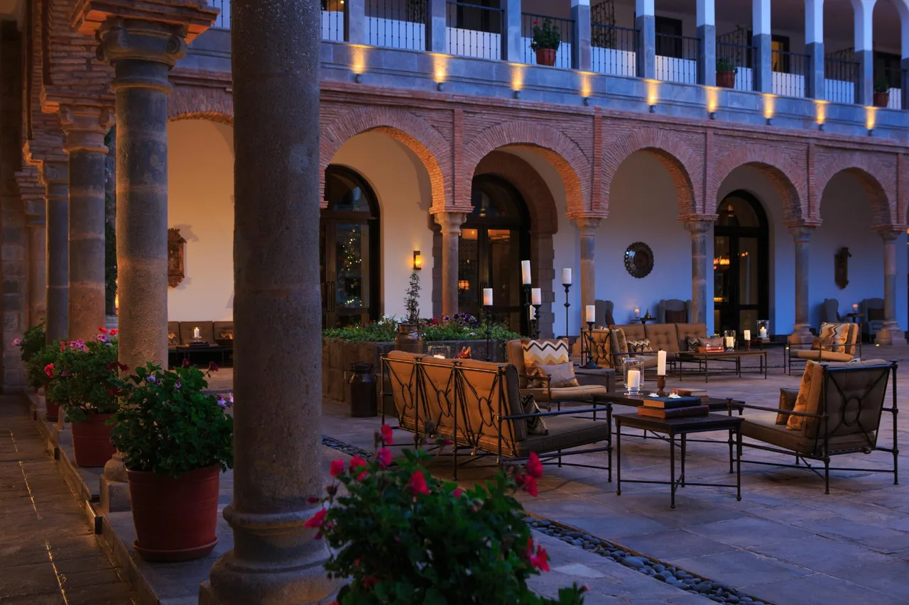 JW Marriott El Convento Cusco — rooms and atmosphere