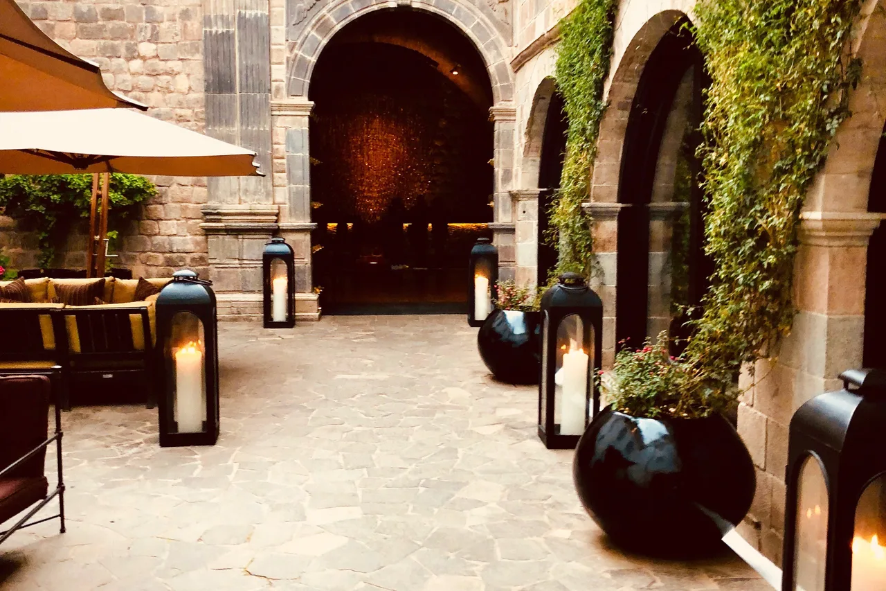 JW Marriott El Convento Cusco — rooms and atmosphere