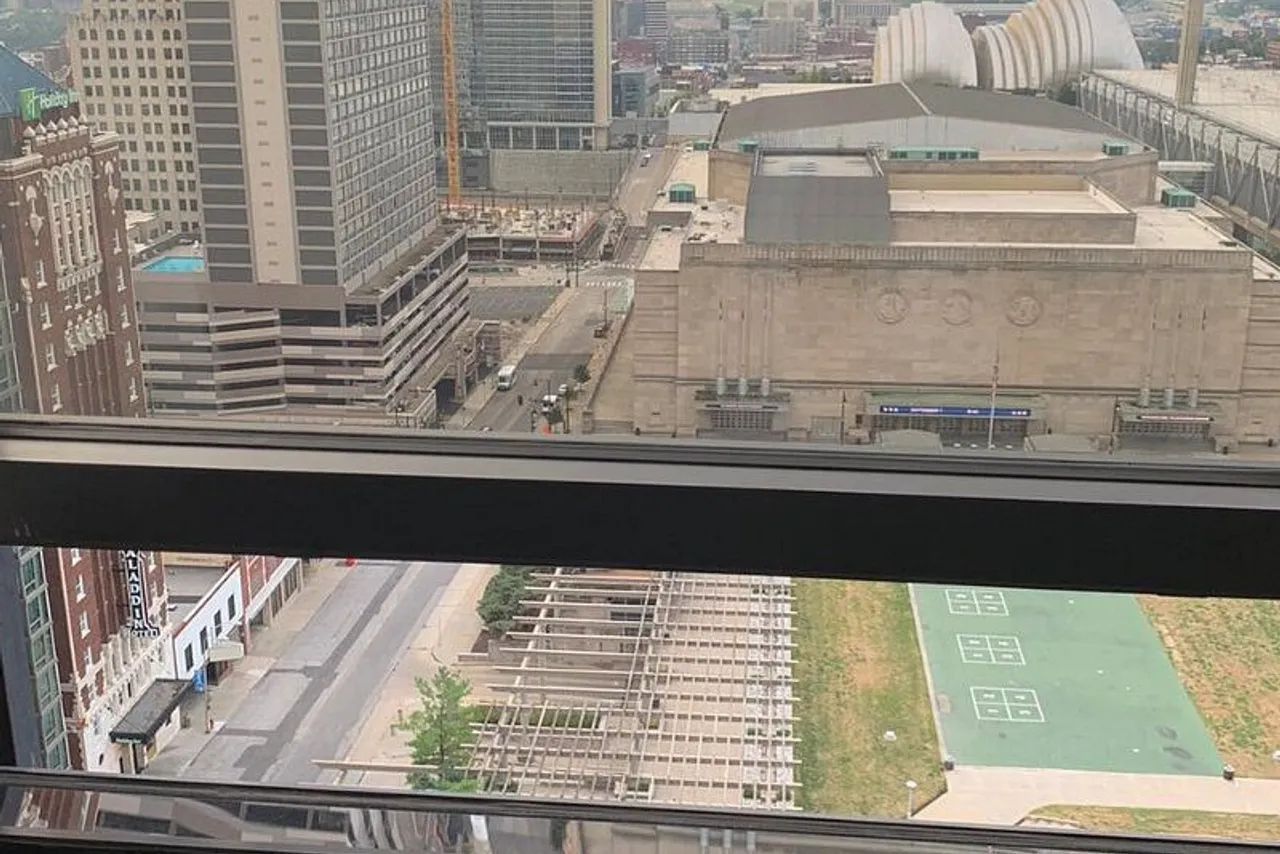 Kansas City Marriott Downtown — ภาพห้องพักและบรรยากาศ