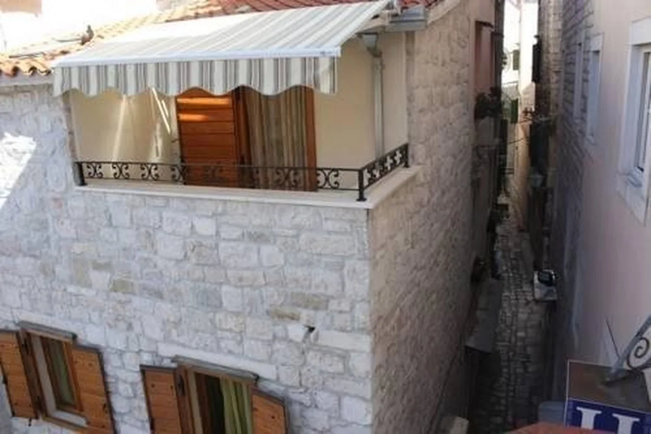 Villa Diana Kaštel Stari — rooms and atmosphere
