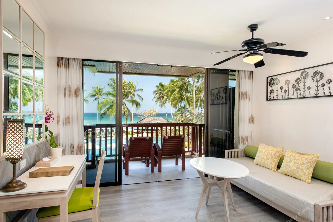 Katathani Phuket Beach Resort — rooms and atmosphere