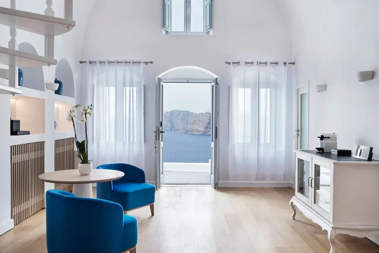 Katikies Santorini — rooms and atmosphere