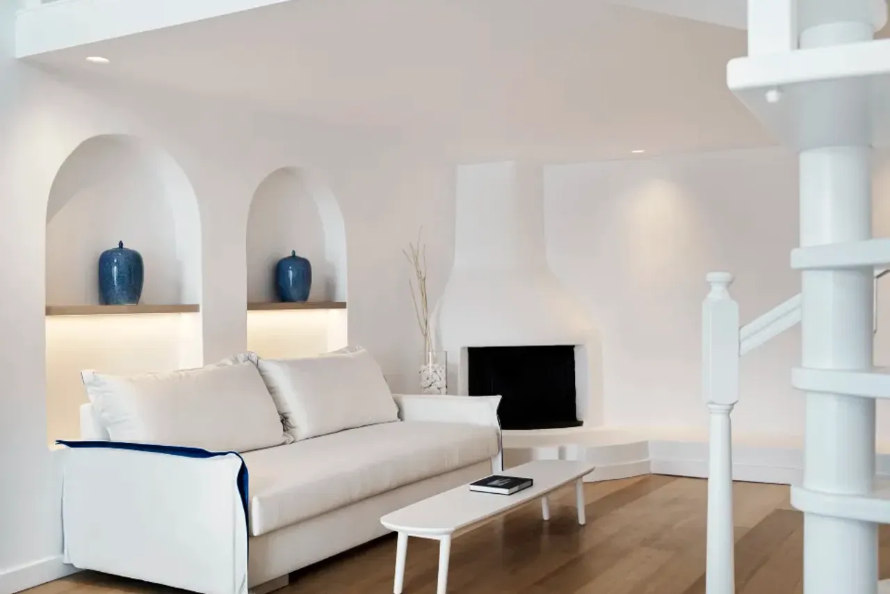 Katikies Santorini — rooms and atmosphere